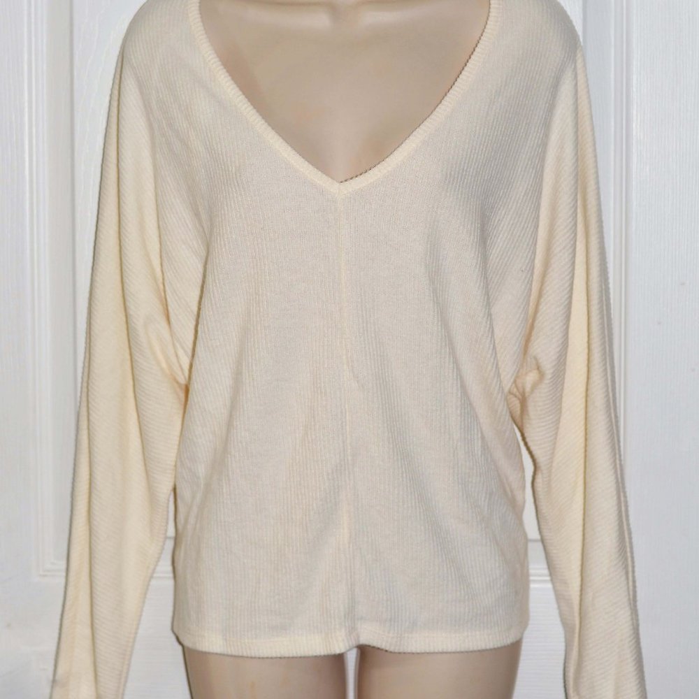 Sweater - Picture 4 of 4